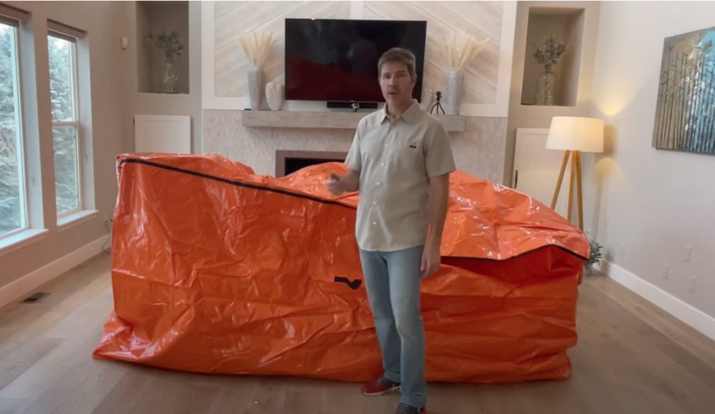 Watch the demo of a super-size Krisis Flood Bag setup. Krisis Flood Bags protect your home and business contents/valuables from floodwater damage. When floods are incoming, simply roll out the Krisis Flood Bag, pack it up, zip it, and leave it. Even if floodwater completely submerges your contents, a Krisis Flood bag will keep them dry....thus preventing water damage.